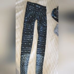 Waterlust Whale Shark leggings sizs Medium Mighty